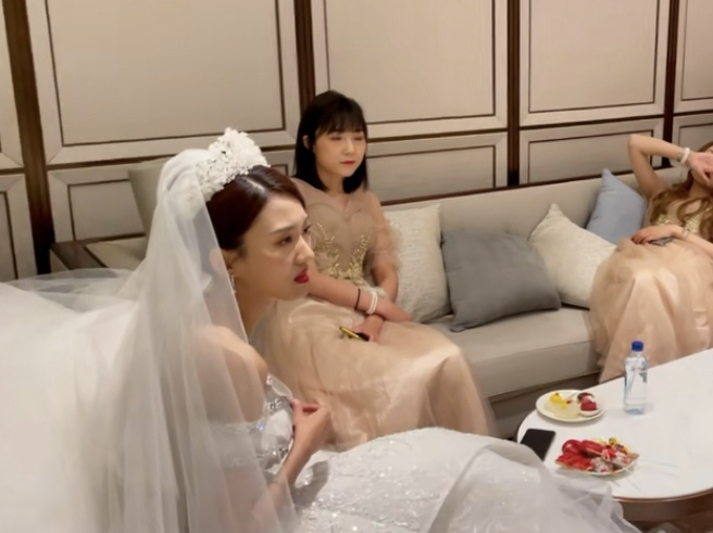 闫学晶|闫学晶儿子结婚现场曝光，媳妇模样娇俏，杨立新李玉刚到场祝贺