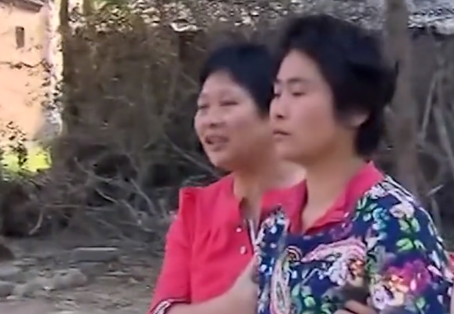 大叔收养19岁流浪女,12年后女孩父母找上门,大叔拒绝让妻子回家