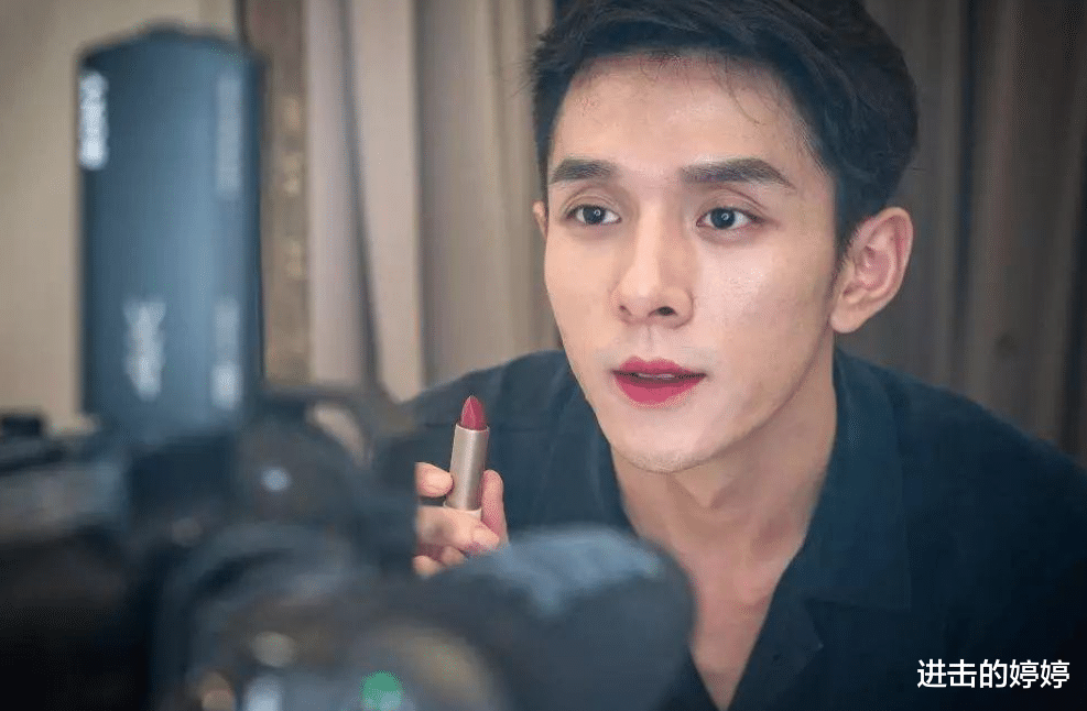 王小蒙|口红一哥——李佳琦减重27斤，直播公开“减肥秘籍”，这项运动很“网红”