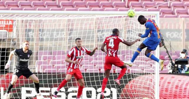 巴塞罗那|巴萨罪人？1.3亿先生登场15分钟5次丢球权+顶飞必进球！梅西失望跪地