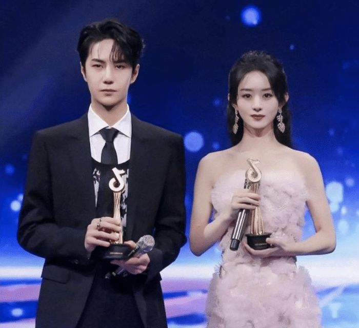 赵丽颖|赵丽颖元旦晒写真画风小清新，一月行程曝光全在剧组，事业心超强