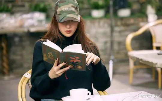 文佳煐|“初恋系女神”文佳煐：10岁出道精通三国语言，颜值更是令人羡慕