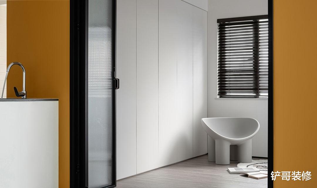 5平方米的浴室，也能拥有大浴缸，堪称小户型的设计模范