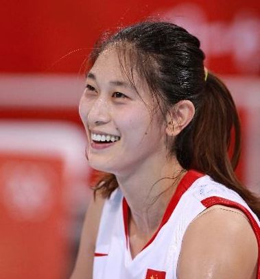隋菲菲|退役改行教練，八一女籃美女隋菲菲享受什么級(jí)別？工資待遇如何？