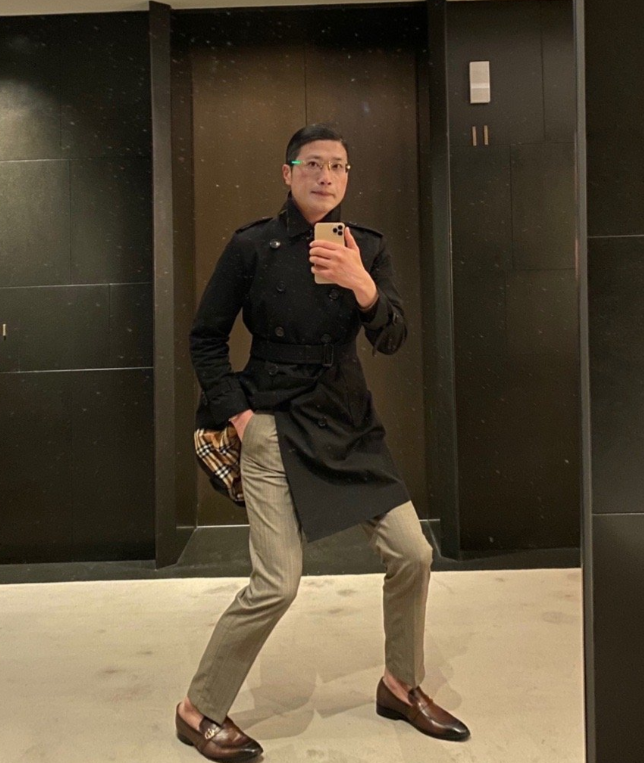 |“人类高质量男性”徐勤根正常画风照曝光，看清后：这不挺帅的吗