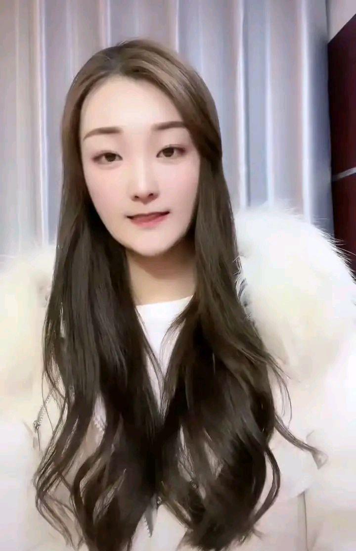 陈亚男|陈亚男彻底凉凉了，直播被封粉丝群解散，网友拍手叫好