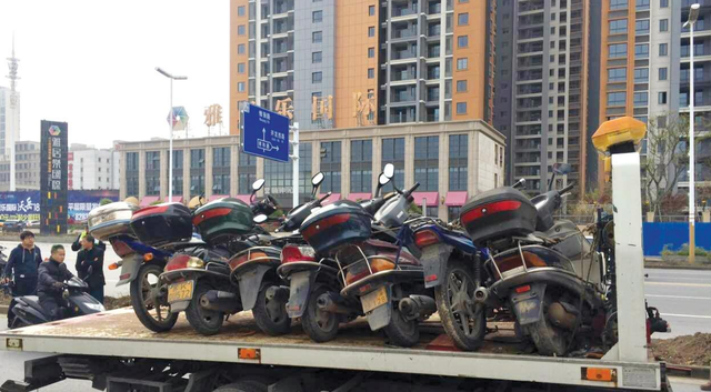 为娃学画丫|全国摩托销量大幅下降，13年强制报废引民众不满，或将全面取消？