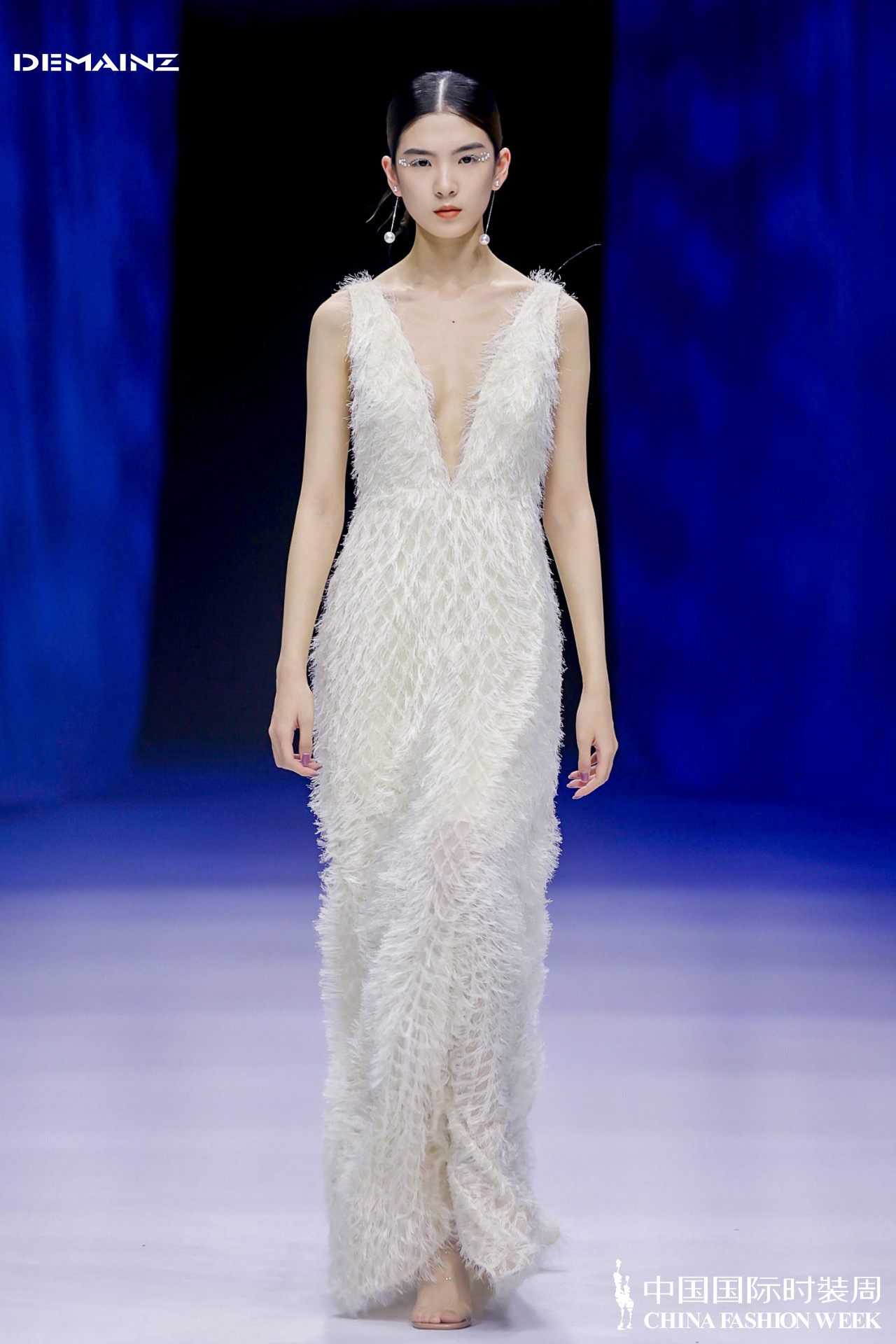 魔都时尚生活|陈志华·DEMAINZ地缦《幻醒》2022春夏时装周圆满发布|尚赋