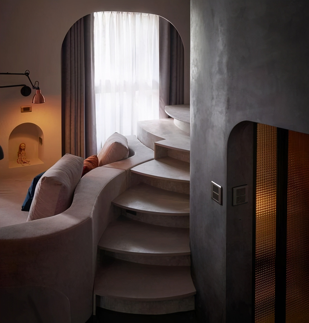 设计师|她在56㎡复式户型中加入旋转楼梯，空间婉转像迷宫，效果太惊艳