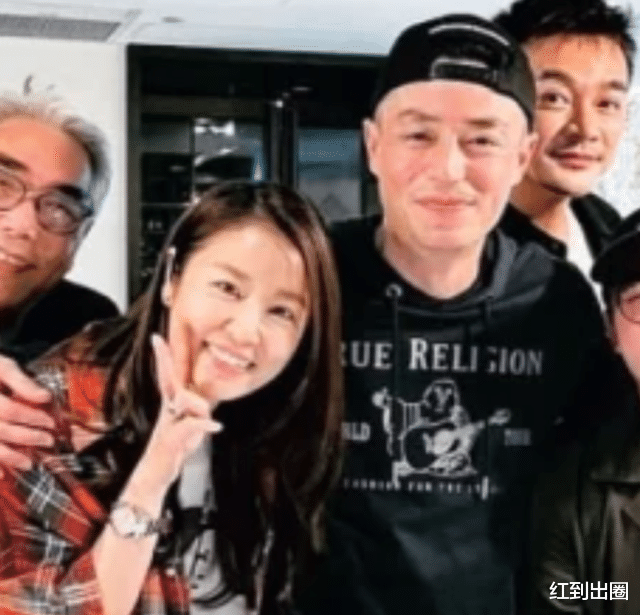 王力宏|霍建华私下和朋友聚会被拍,面色红润疑喝醉,一把搂住老婆林心如