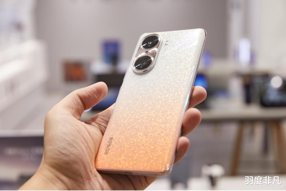 英特尔|不止旗舰芯片，中端市场也更新，高通悄然发新U，荣耀获得首发权