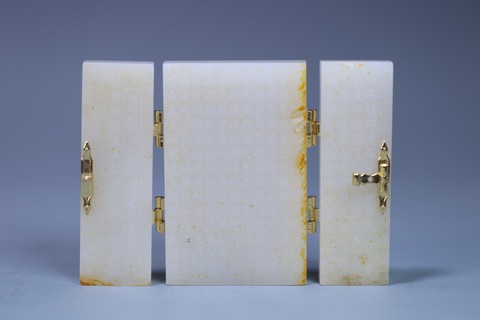 和田玉籽料|清 宫廷风，和田玉籽料不动明王心经摆件