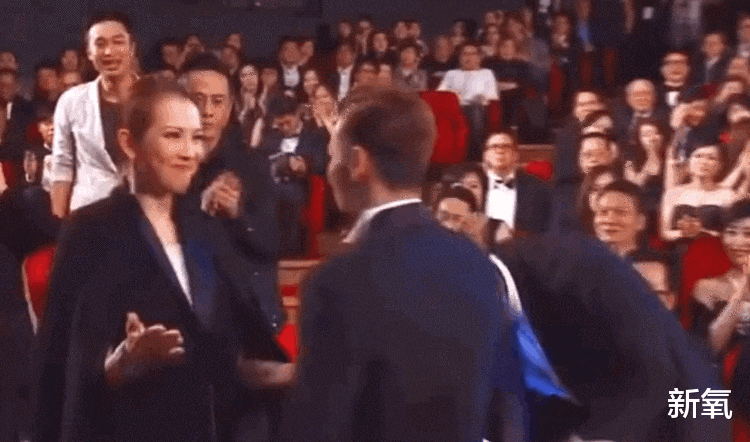 王俊凯|硬汉聚餐，秀色可餐！