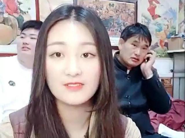 央视|2021年八位现象级网红：有人被膜拜成顶流，有人刚火就凉凉