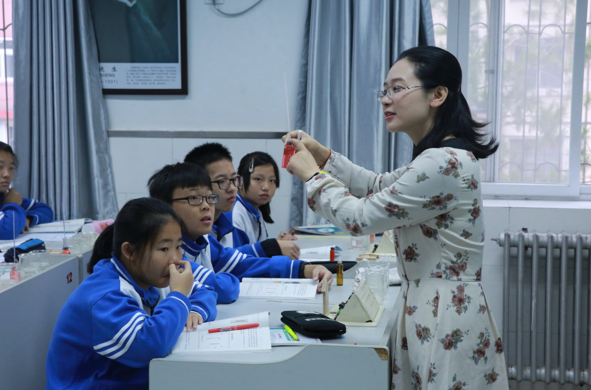 教师|中小学教师迎来“大换血”，招聘门槛创新高，本科生不再吃香