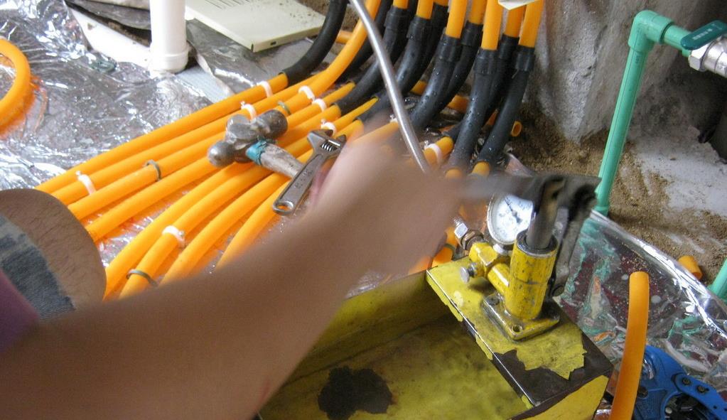 地暖打了8个压，半个月后掉了0.5个压，正常吗？为何会下降？