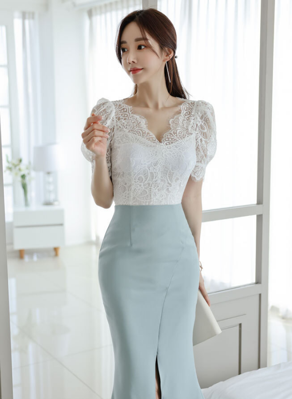 壹品穿搭|女神孙允珠的时尚搭配:冰淇淋梦幻炫蓝暮春花雕衣裙