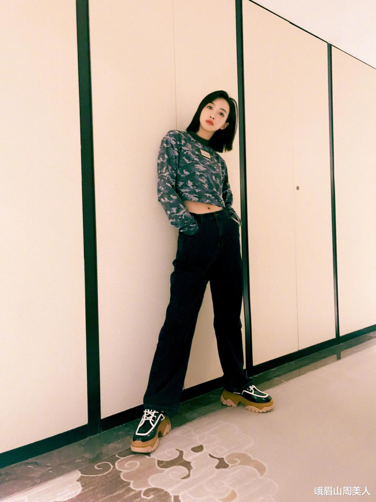 峨眉山周美人 烂大街的马丁靴别穿了！今年流行这4双鞋子，配裤子、裙子都好看