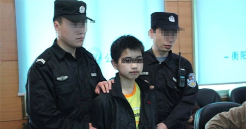 湖南12岁男童杀死3位至亲，死亡照片惨不忍睹，背后原因值得深思