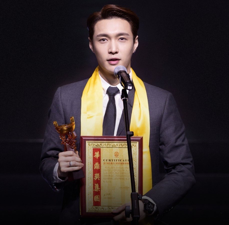 舒淇|抠牙抠得越狠，演技越稳？张艺兴“毁容式”演技，让多少顶流眼红