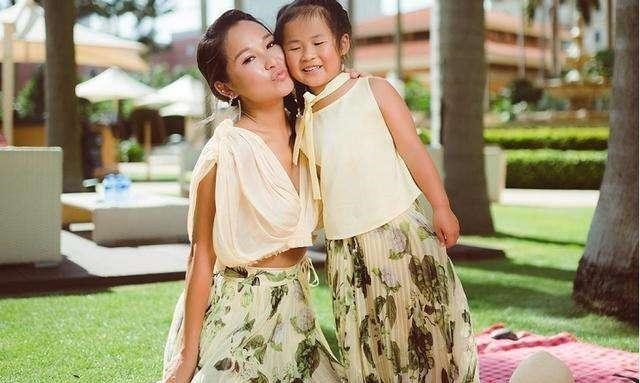 刘碧丽|洗米嫂戴奢华项链给大家拜年，刘碧丽沉默不语：自知留不住洗米华