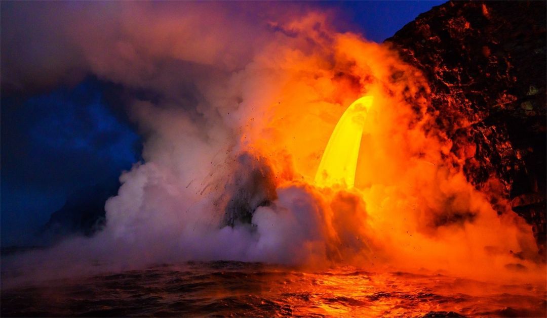 海水为什么浇不灭海底火山？这和水灭火的原理有很大的关系！