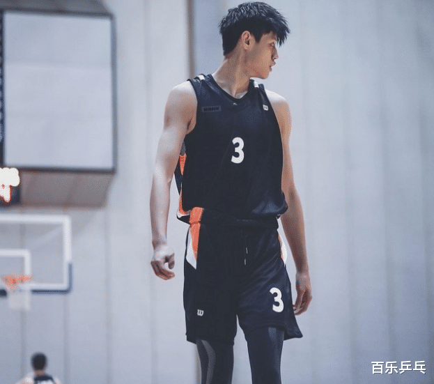 娱乐圈|轰动体育圈娱乐圈!18岁男篮小将又玩跨界恋爱,女友官宣让人羡慕