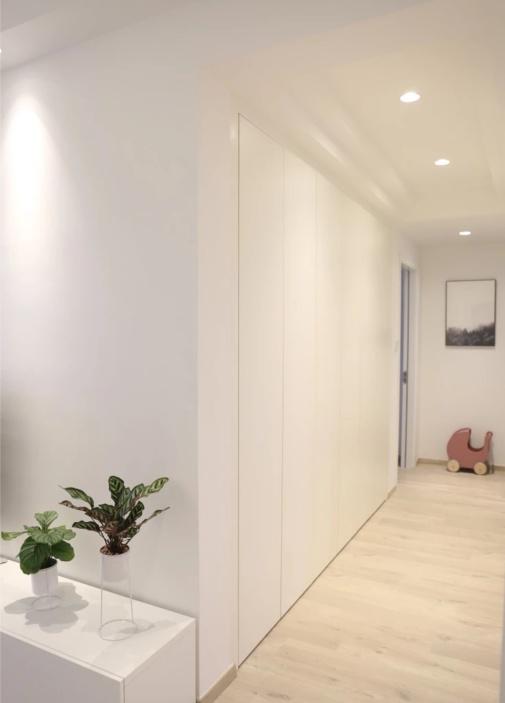 装修时坚持不封主阳台!过道设隐形衣柜,完工后实用极了!超棒!