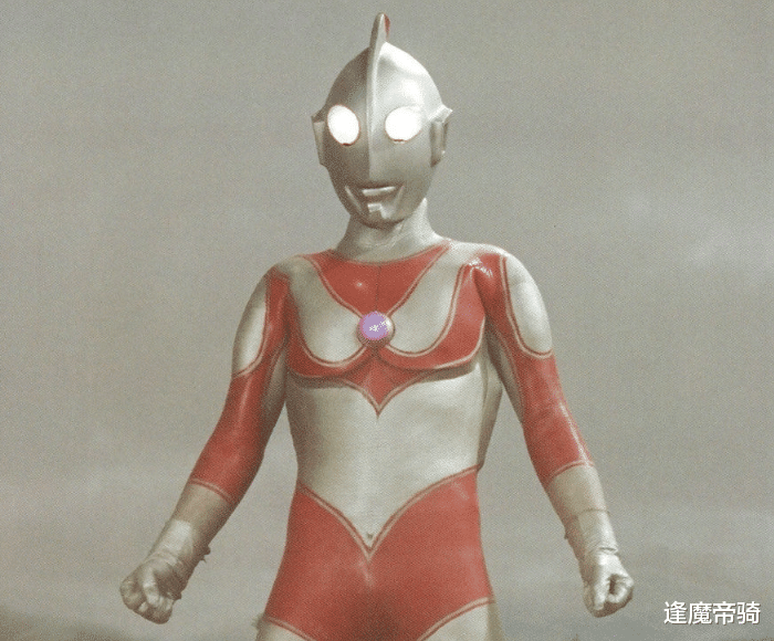 佐菲奥特曼|奥特曼寿命有多长？佐菲奥特曼2.5万岁，而他至少存在了30万年