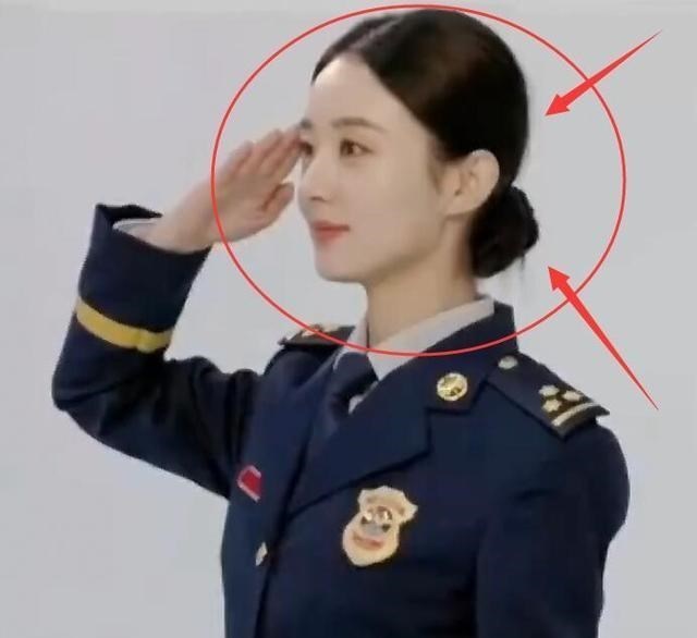 赵丽颖|赵丽颖消防宣传拍摄花絮，摘掉帽子后，被她的头型抢镜了