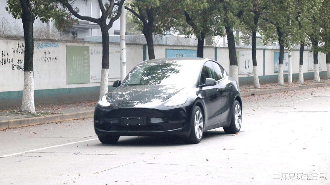 京东 试驾特斯拉Model Y：这玩意儿开起来咋就那么像个“大玩具”？