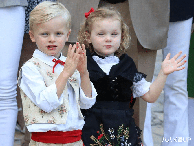 夏琳|摩纳哥王室龙凤胎7岁了，王子酷似生母夏琳翻版，公主好似洋娃娃