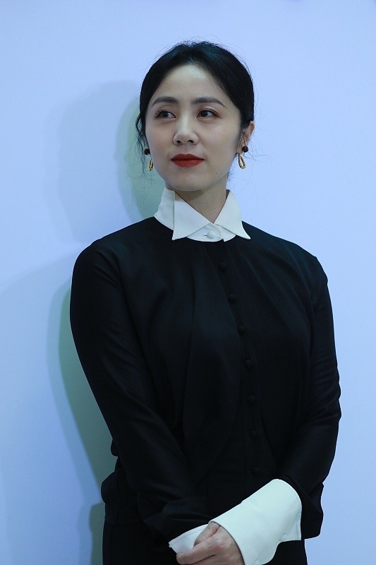 刘美华时尚 黄磊真的很有福气，老婆的生图太美了，穿的裙子也十分亮眼
