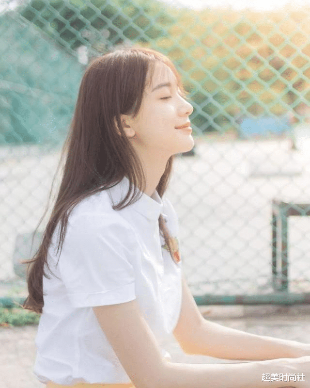 李泽楷|李泽楷签约24岁女星，对方被誉马来西亚女神，现女友穿婚纱催婚