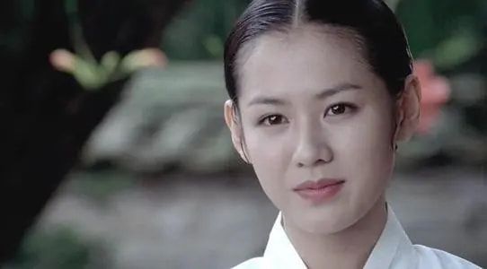 鞠婧祎|“国民女神”孙艺珍：出道21年仍是巅峰，如今39岁依旧少女感爆棚