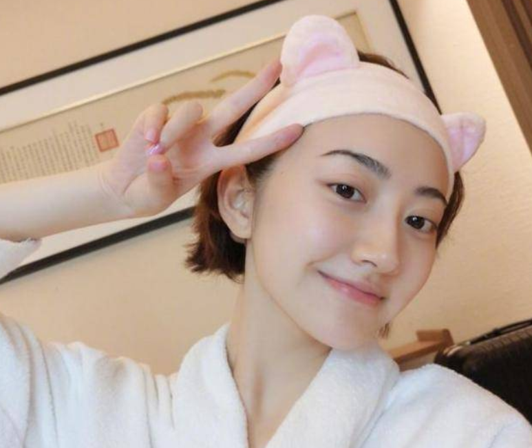 景甜|富贵花景甜背后的两个男人：一个有钱宠她无边，一个有名助她翻身