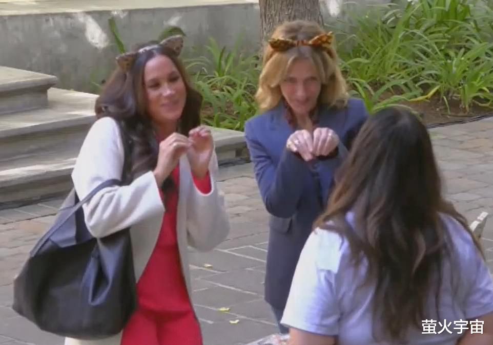 梅根·马克尔|梅根·马克尔上恶作剧秀,岔腿下蹲吸奶嘴,拿出好莱坞看家本领!