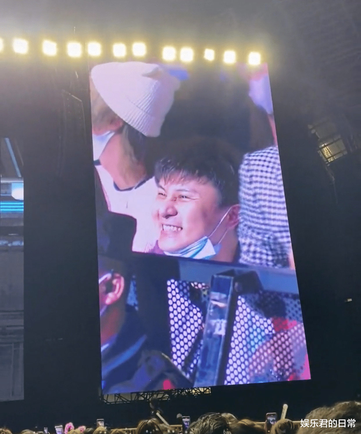 朱桢|42岁朱桢现身薛之谦演唱会，身材发福认不出，二婚妻子被赞像倪妮