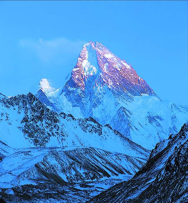 乔戈里峰|世界上最难爬的山峰并不是珠穆朗玛峰而是图中这座