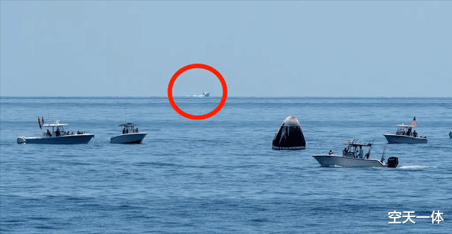 太空 龙飞船游客太空归来，4人都不是专业航天员，出舱为何不用抬起？