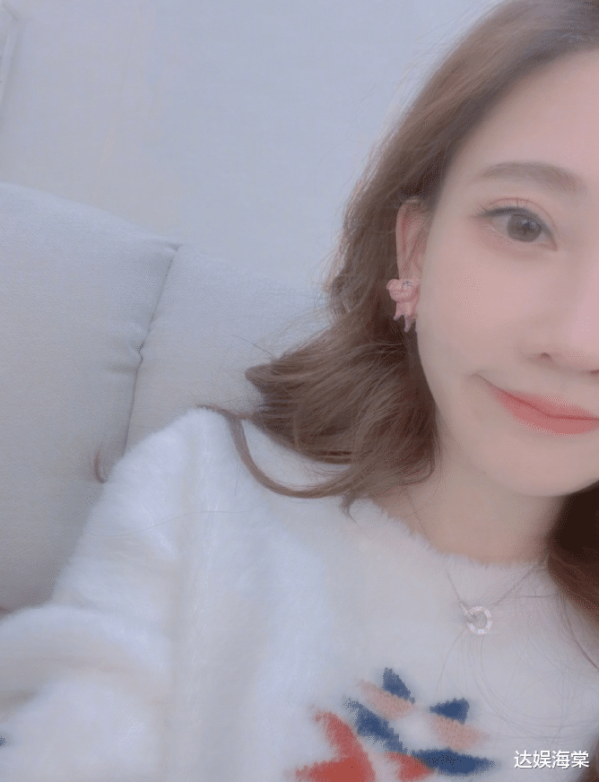 冯提莫|冯提莫更新动态，陪朋友二刷环球影城，和网友互动透露下一步日程