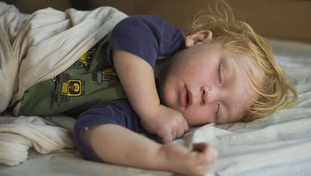 Ainee妈咪|孩子午睡时间不是越长越好，0-3岁宝宝各有标准，睡错反而帮倒忙