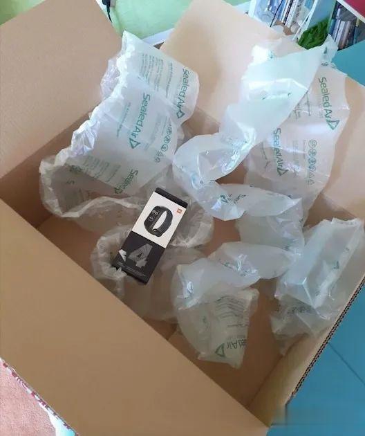 衰老|看完这些快递包装,血压持续上升…离大谱