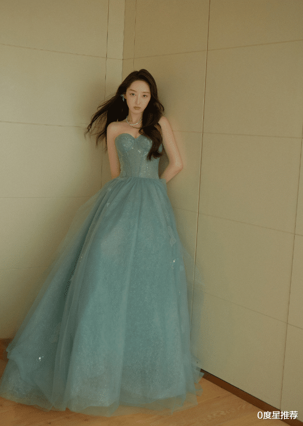 0度星推荐|杨幂的“漫画腰”算什么？看蒋梦婕的“蝼蚁腰”，这才是人间绝色