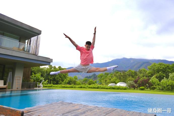 健身圈一哥 182cm大长腿,能劈叉会倒立,运动健身两不误,塑造肌肉好身材!