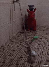 心电图 “现在医生这么大胆了吗，扎双马尾上班？”这心电图能正常吗