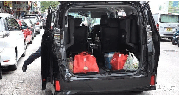 王菲|王菲产子后续？经纪人买了好多母婴用品，对王菲产子一事闭口不答？