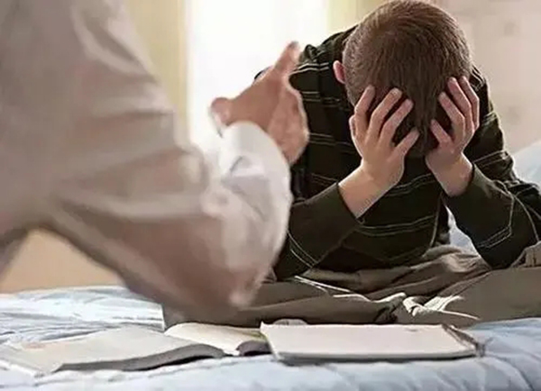 叶本心 网友起哄，网红直播“喝农药自杀”，网友需要负债吗？分三种情况