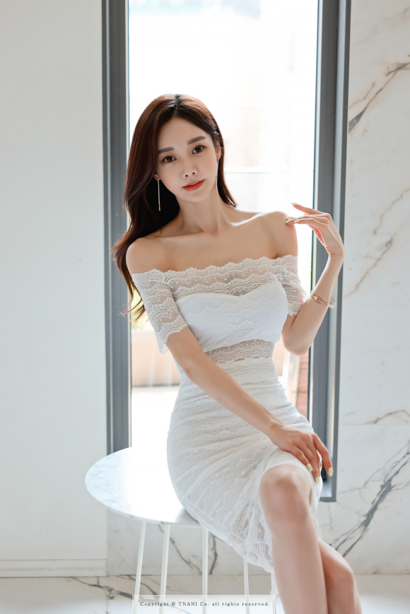 壹品穿搭|女神孙允珠高清时尚搭配：天鹅湖帷幔轻纱奶白雕花衣裙