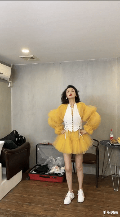 程莉莎|终于知道为啥郭晓东限制程莉莎露腿，这腿真是太直了，还有肌肉感